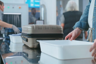 restrictia privind lichidele in bagaje de mana ar putea fi ridicata in ue aeroporturile din romania pregatite pentru noile reguli 689425c349727