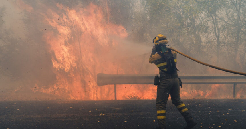 România mobilizează 51 de salvatori pentru a lupta împotriva incendiilor forestiere din Spania 1 romania trimite 51 de pompieri in spania care sa ajute la stingerea incendiilor de padure 68a5f35b98f17
