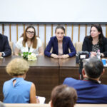 Cernăuțenii solicită Oanei Țoiu să apere instituțiile de învățământ în limba română. Reacția ministrului de Externe 3 romanii din cernauti ii cer oanei toiu sa protejeze scolile cu predare in limba romana ce spune ministra de externe 689659ab83c79