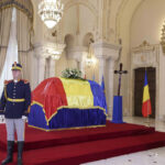 România își ia adio de la primul șef de stat după 1989. Ion Iliescu, înmormântat cu ceremonii militare. O zi de tristețe națională. 3 romanii isi iau ramas bun de la primul presedinte post decembrist ion iliescu inmormantat cu onoruri militare zi de doliu national 68944363eecad