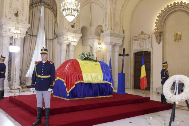 romanii isi iau ramas bun de la primul presedinte post decembrist ion iliescu inmormantat cu onoruri militare zi de doliu national 68944363eecad