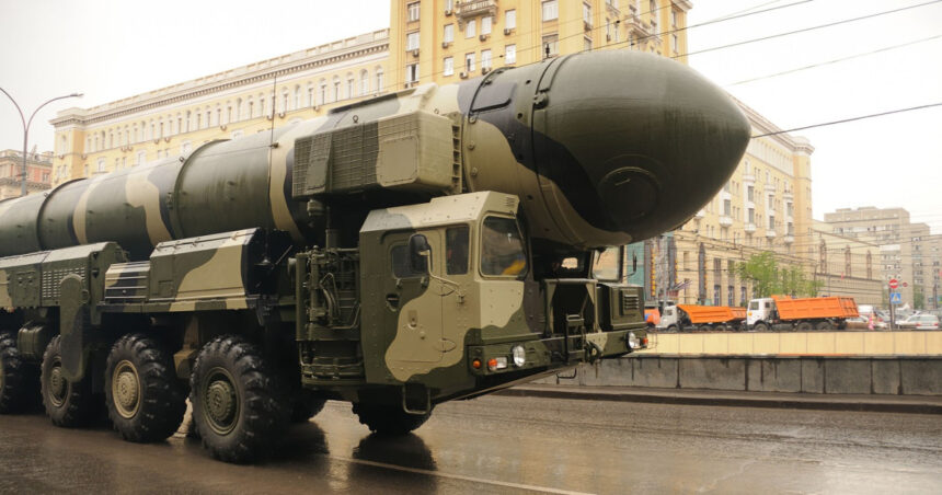 Rusia își investește zilnic un buget impresionant de 500 de milioane de dolari în forțele armate, conform unui raport recent. 1 rusia cheltuieste suma record de 500 de milioane de dolari pe zi pentru armata potrivit unui raport 68b0a98cd6935