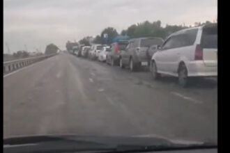 rusii stau la cozi kilometrice pentru a putea cumpara benzina cum s a ajuns in aceasta situatie 68a7220aa641a