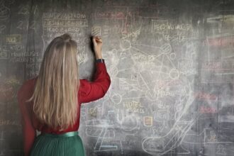 salariile profesorilor titulari raman neschimbate iar plata cu ora scade semnificativ anuntul ministrul educatiei 68b03134ce09e