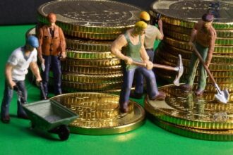 salariul mediu pe economie abia a depasit inflatia intr un an domeniile castigatoare au cresteri de doua cifre exista meserii in care veniturile au scazut 689c7b1dc0460