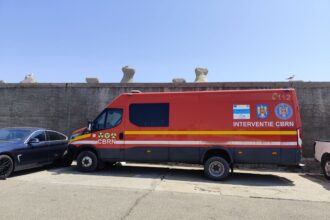 salvare impresionanta in portul constanta o batrana de 80 de ani cazuta in apa scoasa din mare de cetateni 68a34f92d3f52