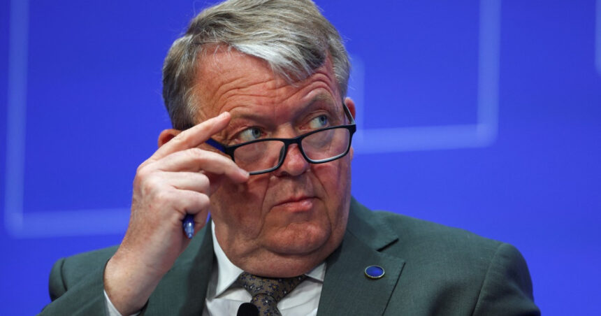 Conflict diplomatic între Danemarca și SUA privind Groenlanda: Un diplomat american chemat la Copenhaga în urma temerilor de manipulare. 1 scandal intre danemarca si sua pe tema groenlandei diplomat american convocat la copenhaga dupa suspiciuni de operatiuni de influenta 68aecb78962bd