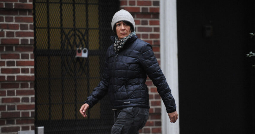 Epstein și Controversa Maxwell: Transferul către o Închisoare mai Blândă, iar Trump Dezvăluie că Nu a Fost Solicitata Grațierea Aceasta. 1 scandalul epstein ghislaine maxwell mutata intr un penitenciar cu regim mai lejer trump spune ca nu i a fost cerut sa o gratieze 688dba2a4dc68