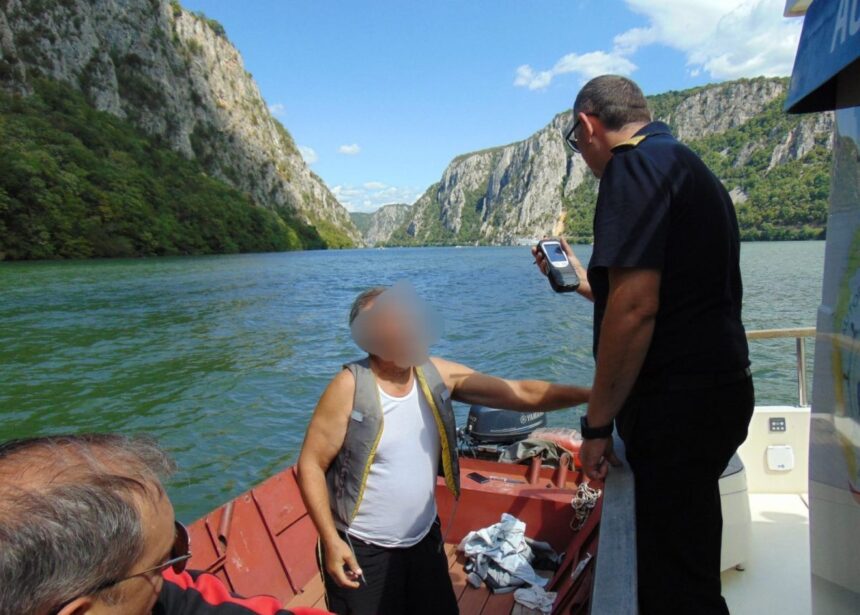 Controalele ANR: Ambarcațiuni fără acte, echipamente insuficiente și neutilizarea vestelor de salvare, sub semnul întrebării. 1 siguranta navigatiei sub lupa anr ambarcatiuni fara acte dotari lipsa si nepurtarea vestelor de salvare depistate in timpul controalelor 68ac401cbf1bf
