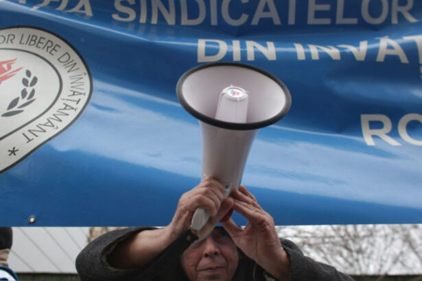 sindicalistii din administratia locala protesteaza de luni fata de masurile fiscale cea mai severa lovitura din ultimii 35 de ani 68b35e3372c20