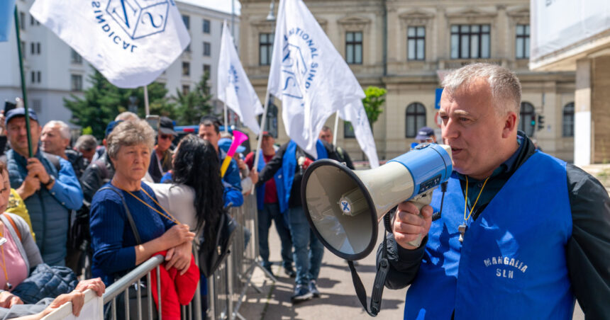 Sindicatele se organizează pentru manifestații împotriva măsurilor fiscale și inițiază o campanie de strângere de semnături pentru greva generală 1 sindicatele pregatesc proteste impotriva masurilor fiscale si strang semnaturi pentru greva generala 6891f8903f019
