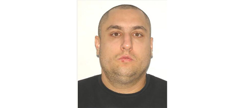 Pârâtul care a lovit un polițist cu sabia și a fugit în străinătate a fost capturat: 12 ani de închisoare îl așteaptă! 1 smardoiul care a atacat cu sabia un politist si a fugit din tara a fost prins de autoritati va sta 12 ani dupa gratii 68a8024301301