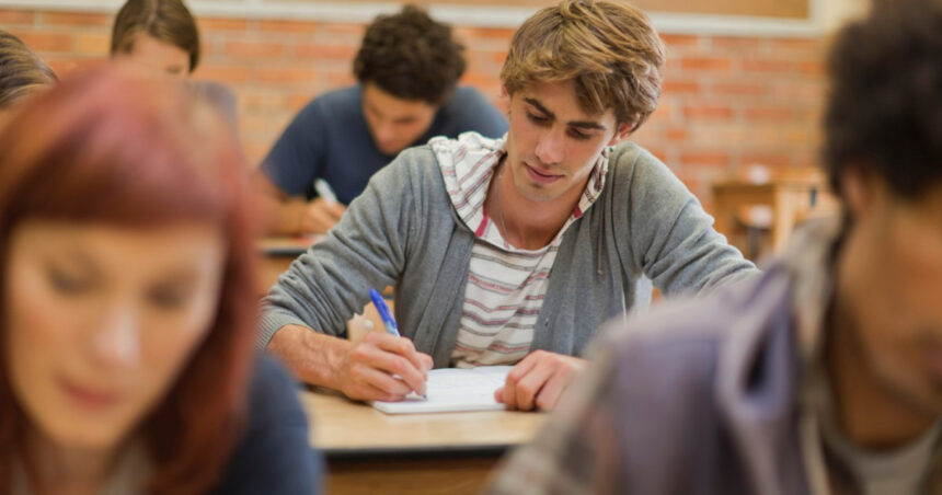 Statele Unite retrag vizele a peste 6.000 de studenți internaționali: Ce factori au dus la această decizie? 1 statele unite au revocat vizele a peste 6 000 de studenti straini care au fost principalele cauze 68a4156194c0e