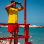 STEAGUL GALBEN flutură pe plaja din Eforie: Salvamarii intervine și salvează doi tineri din valuri 3 steagul galben arborat pe plaja din eforie salvamarii au scos doi tineri din apa marii 68b4339076f84