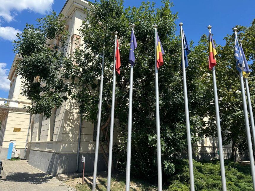 Primăria Tulcea a îndepărtat steagul Rusiei, în urma cererii ministrului de Externe de a-l elimina prompt. 1 steagul rusiei arborat de primaria tulcea a fost dat jos ministrul afacerilor externe solicitase inlaturarea imediata a drapelului 688ca33c18f3f