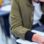 O tânără româncă în Olanda: „În România, educația prețuiește excesiv notele, nejustificate, și neglijează creativitatea și exprimarea liberă” 3 studenta romanca in olanda in romania scoala glorifica notele mari nemeritate ignora initiativa si respinge exprimarea libera 68af11e527cd0