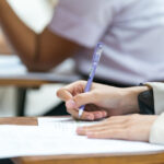 Provocarea BAC-ului de toamnă 2025: Astăzi, elevii își testează cunoștințele la limba și literatura română! 3 subiecte bac sesiunea de toamna 2025 elevii sustin astazi proba scrisa la limba si literatura romana 689982de86607