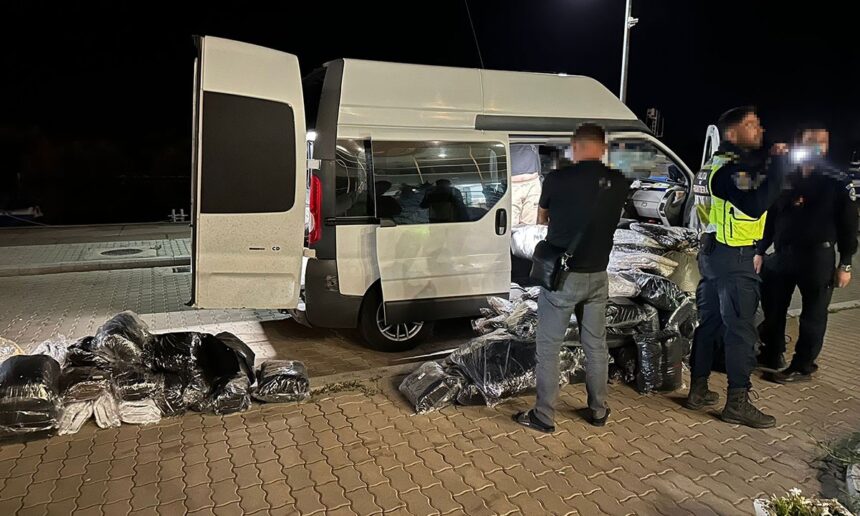 Mistere dezvăluite: bunuri de peste 1 milion de euro, posibile falsuri, găsite la Vama Isaccea 1 surprize surprize bunuri de peste 1 milion de euro susceptibile a fi contrafacute descoperite la vama isaccea 68ac472800aa1