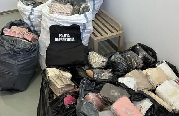 sute de genti susceptibile a fi contrafacute confiscate de politistii de frontiera la mangalia 689db4fb22dbc