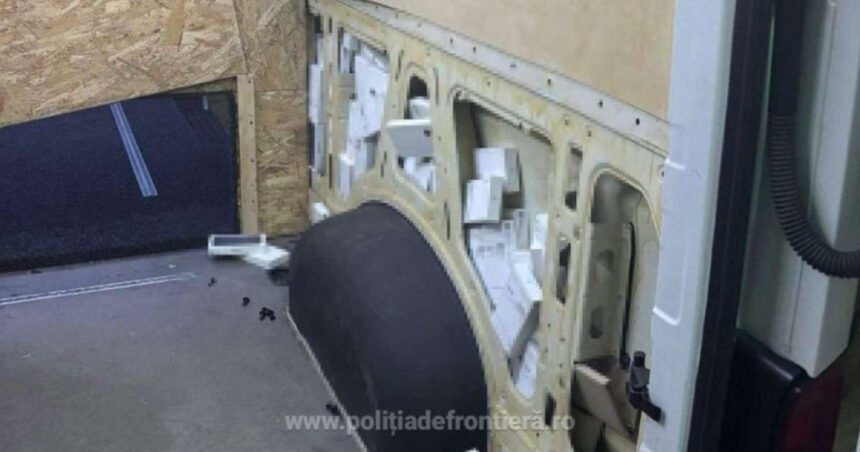 Telefoane de 700.000 de lei descoperite în zidurile unui microbuz din Ucraina. Operațiunea Poliției de Frontieră la Vicovu de Sus 1 telefoane de 700 000 lei ascunse in peretii unui microbuz din ucraina captura politiei de frontiera la vicovu de sus 68ac4f27d9e80