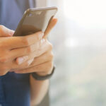 Începând din septembrie, telefoanele din Rusia vor fi dotate cu o aplicație de mesagerie sub controlul autorităților. 2 telefoanele vandute in rusia din septembrie vor avea instalata obligatoriu o aplicatie de mesagerie controlata de guvern 68a6fb31818d1