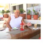 Rică Răducanu îți dezvăluie comoara litoralului din Neptun: află prețul unei porții delicioase de hamsii cu mămăliguță și mujdei! 2 terasa lui rica raducanu din neptun atractia litoralului iata cat dai pe o portie de hamsii cu mamaliguta si mujdei 688ce97d5c149