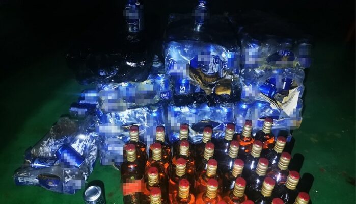 Contrabandă pe mare: Poliția de frontieră descoperă țigări și băuturi alcoolice în ascunzători pe o navă 1 tigari si bauturi alcoolice ascunse pe o nava descoperite de politistii de frontiera 6899cb61f2120