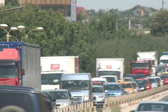 trafic aglomerat pe dn 39 catre si dinspre vama veche circulatia este ingreunata din cauza unui accident intre un autocar si 4 masini 688f1d9e13fbf