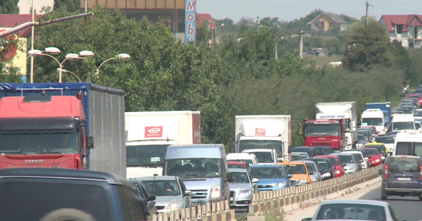 Blocaj pe DN 39 spre și dinspre Vama Veche din cauza unui accident cu un autocar și patru autoturisme 1 trafic aglomerat pe dn 39 catre si dinspre vama veche circulatia este ingreunata din cauza unui accident intre un autocar si 4 masini 688f1d9e13fbf