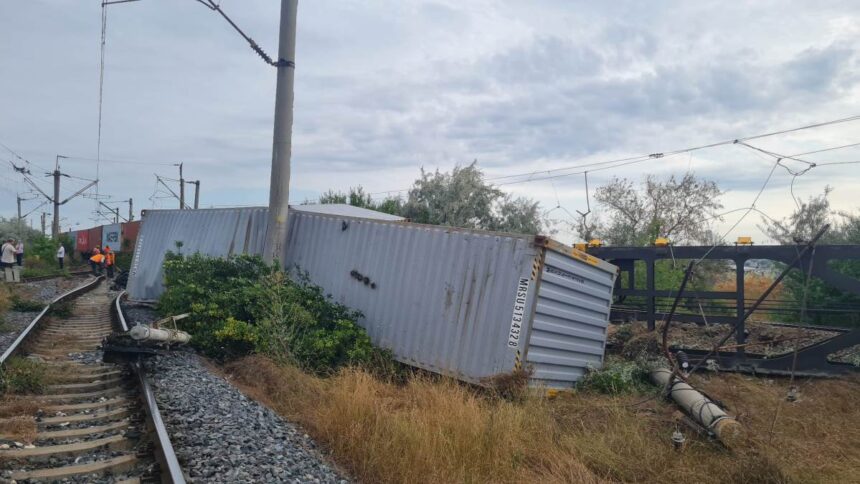 Perturbări în trafic: Vagoanele de marfă au deraiat, blochează legătura între Constanța și Mangalia timp de zeci de minute 1 traficul feroviar a fost oprit zeci de minute intre constanta si mangalia dupa deraierea unor vagoane de marfa 688c5fac61b53