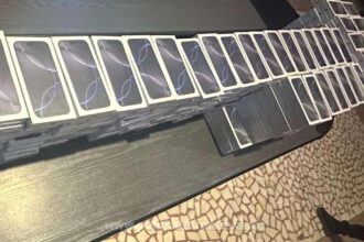 transport de aproape 500 de telefoane mobile contrafacute descoperit la nadlac la cat s ar ridica valoarea lor 689c680f137d4