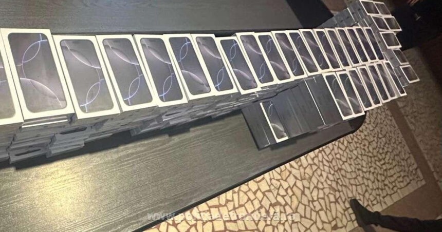 Captură impresionantă la Nădlac: Aproape 500 de telefoane mobile falsificate confiscate – Care este valoarea totală? 1 transport de aproape 500 de telefoane mobile contrafacute descoperit la nadlac la cat s ar ridica valoarea lor 689c680f137d4