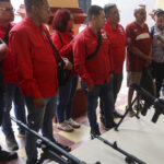 Trei vase de război americane navighează în apropierea coastelor Venezuelei, în timp ce Maduro își activează o „miliție” de 4,5 milioane de oameni. 2 trei distrugatoare americane se deplaseaza in largul coastelor venezuelei maduro mobilizeaza o militie de 45 milioane de persoane 68ab27cd3a461