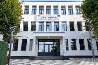 trei profesori de la liceul teoretic nicolae balcescu din medgidia formare erasmus in barcelona pe tema sanatatii mentale si fizice in natura 68904a52966db