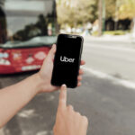 Uber surprinde cu rezultate financiare impresionante și dezvăluie un plan de răscumpărare a acțiunilor de 20 miliarde de dolari! 3 uber depaseste asteptarile privind veniturile si anunta un program de rascumparare a actiunilor de 20 miliarde dolari 68945d8e3fe60
