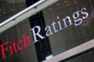 ultima ora fitch mentine ratingul romaniei in categoria recomandata pentru investitori dar avertizeaza in privinta deficitului bugetar si a riscurilor politice 689fa43f129aa