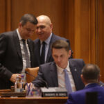 Știri de ultimă oră: Guvernul anunță o reducere semnificativă a costurilor pentru înființarea firmelor, cu condiții variate. Noutăți privind contribuțiile CASS pentru persoanele care desfășoară activități independente. 3 ultima ora guvernul revine suma redusa drastic la deschiderea unei firme dar diferentiat schimbare la plata cass pentru activitati independente 68acbd9f10af3