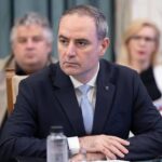 Breaking News: Nazare anunță eliminarea plafonului de 50.000 de lei pentru plățile cu cardul la retaileri. Am avut o discuție cu ARB și aștept să aflu dacă băncile vor consimți la reducerea comisioanelor. 3 ultima ora nazare dispare plafonul de 50 000 de lei pentru plata cu cardul la comercianti am discutat cu arb si astept sa vad daca bancile sunt de acord sa scada costurile 689c77a5ee65c