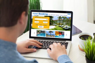 ultima ora sunt vizate persoane cu venituri de pe airbnb si booking nou regim fiscal pentru venituri din activitati independente de servicii de cazare se introduce o cota forfetara de 30 689e136c041a8