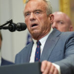 „Specialiștii din sănătate cer înlăturarea lui RFK Jr: „Abate atenția opiniei publice”” 3 un grup de profesionisti din domeniul sanatatii solicita demiterea lui rfk jr distrage atentia publicului 689c7998dccdc