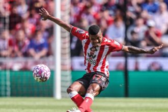 un jucator de la sunderland si a pus tara pe harta dupa debutul in premier league 68a4b1f2241d7