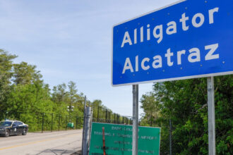un judecator federal ordona statului florida sa demoleze centrul de detentie alligator alcatraz in termen de 60 de zile 68a7ff555d077