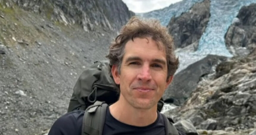 Un reporter dispărut timp de șase zile în inima Norvegiei a fost descoperit în viață. Descoperă cum a reușit să supraviețuiască în natura sălbatică, în ciuda unei răni severe. 1 un jurnalist disparut de 6 zile in norvegia a fost gasit in viata cum a supravietuit in salbaticie cu o rana grava 68943c3499617