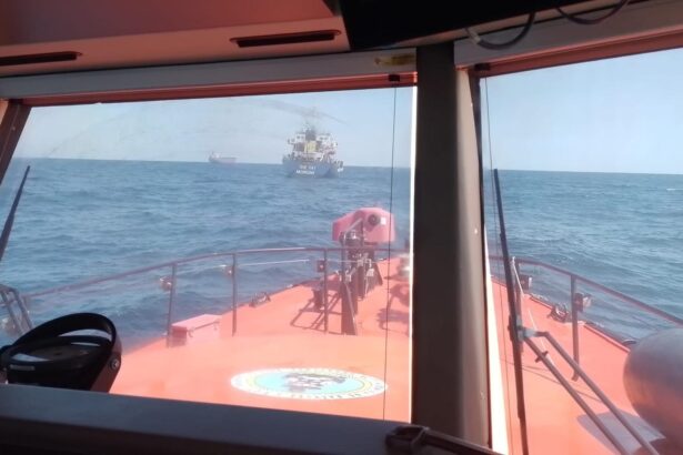 un membru al unei nave aflate sub pavilion comoros preluat de una dintre navele arsvom ce s a intamplat 689f2687654da