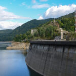 „O nouă avalanșă de dezinformare: „Francezii înghit Vidraru pentru a descoperi aurul.” Care este, de fapt, cauza reală a scăderii nivelului lacului?” 3 un nou val de fake news francezii seaca vidraru ca sa puna mana pe aur care este de fapt motivul golirii lacului 68a1f47925d1a