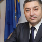 Un politician român își strigă protestul: „Îmi solicit demisia, dar nu mă pot lăsa!” 3 un politician roman a anuntat ca iese in strada impotriva lui insusi imi cer mie demisia dar nu mi o acord 68a709c36dbaa