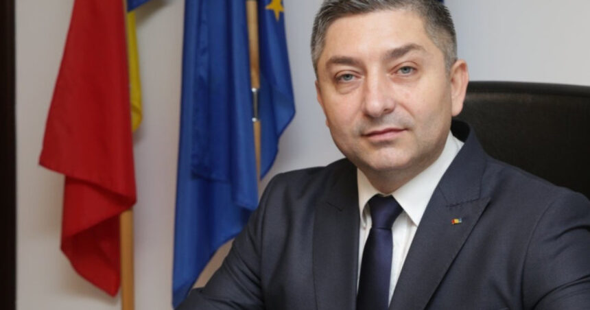 Un politician român își strigă protestul: „Îmi solicit demisia, dar nu mă pot lăsa!” 1 un politician roman a anuntat ca iese in strada impotriva lui insusi imi cer mie demisia dar nu mi o acord 68a709c36dbaa