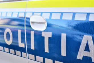 un sofer din teleorman fara permis a avariat o masina a politiei incercand sa scape de control a fost oprit cu focuri de arma 689f121b8116c
