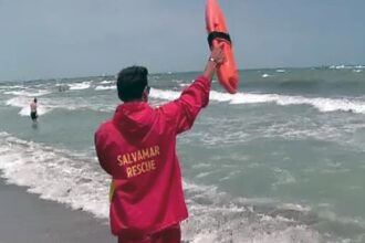 un turist a fost incatusat pe plaja din venus dupa ce a ignorat steagul rosu si a refuzat sa se legitimeze 68a8876ec9a80