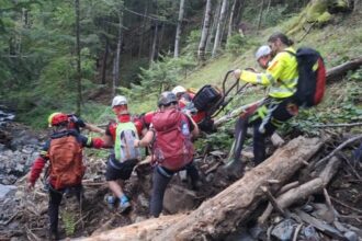un turist a murit in muntii fagaras in zona cascadei dinspre cabana suru 6896f670ab6c9